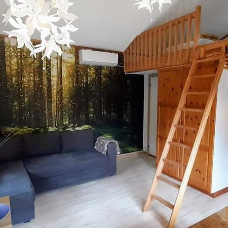 Comfortable Cottage At Scenic Lake Landvetter Buitenkant foto