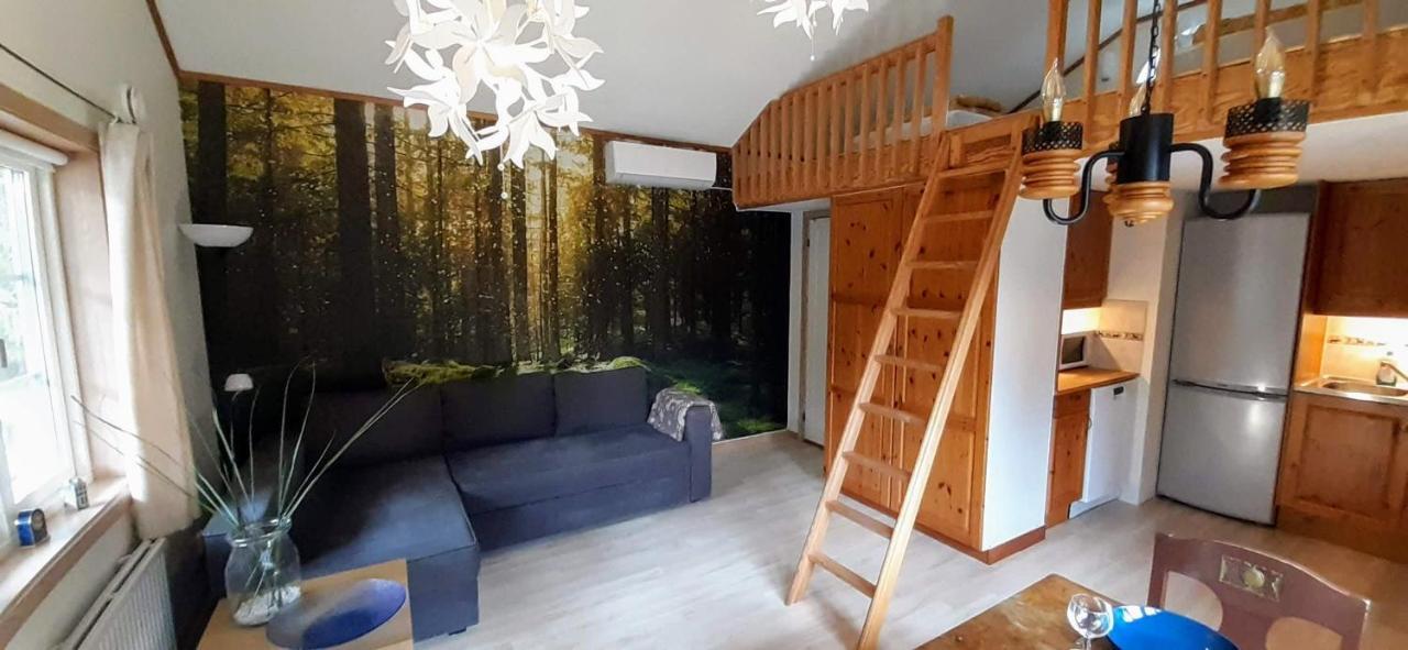 Comfortable Cottage At Scenic Lake Landvetter Buitenkant foto