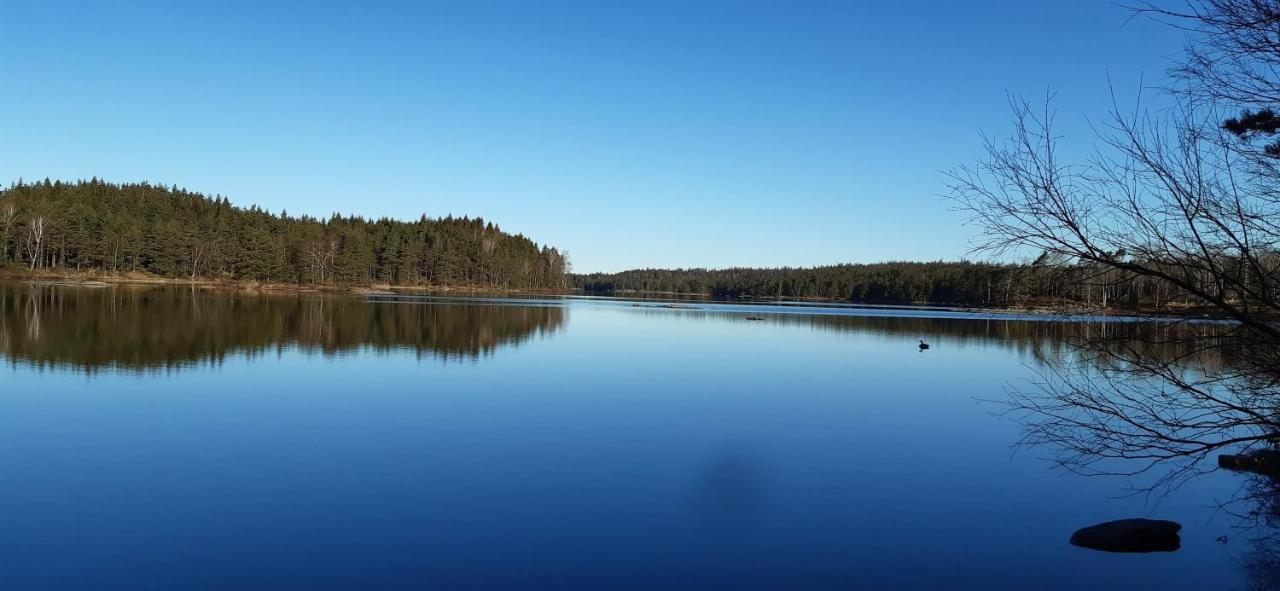 Comfortable Cottage At Scenic Lake Landvetter Buitenkant foto