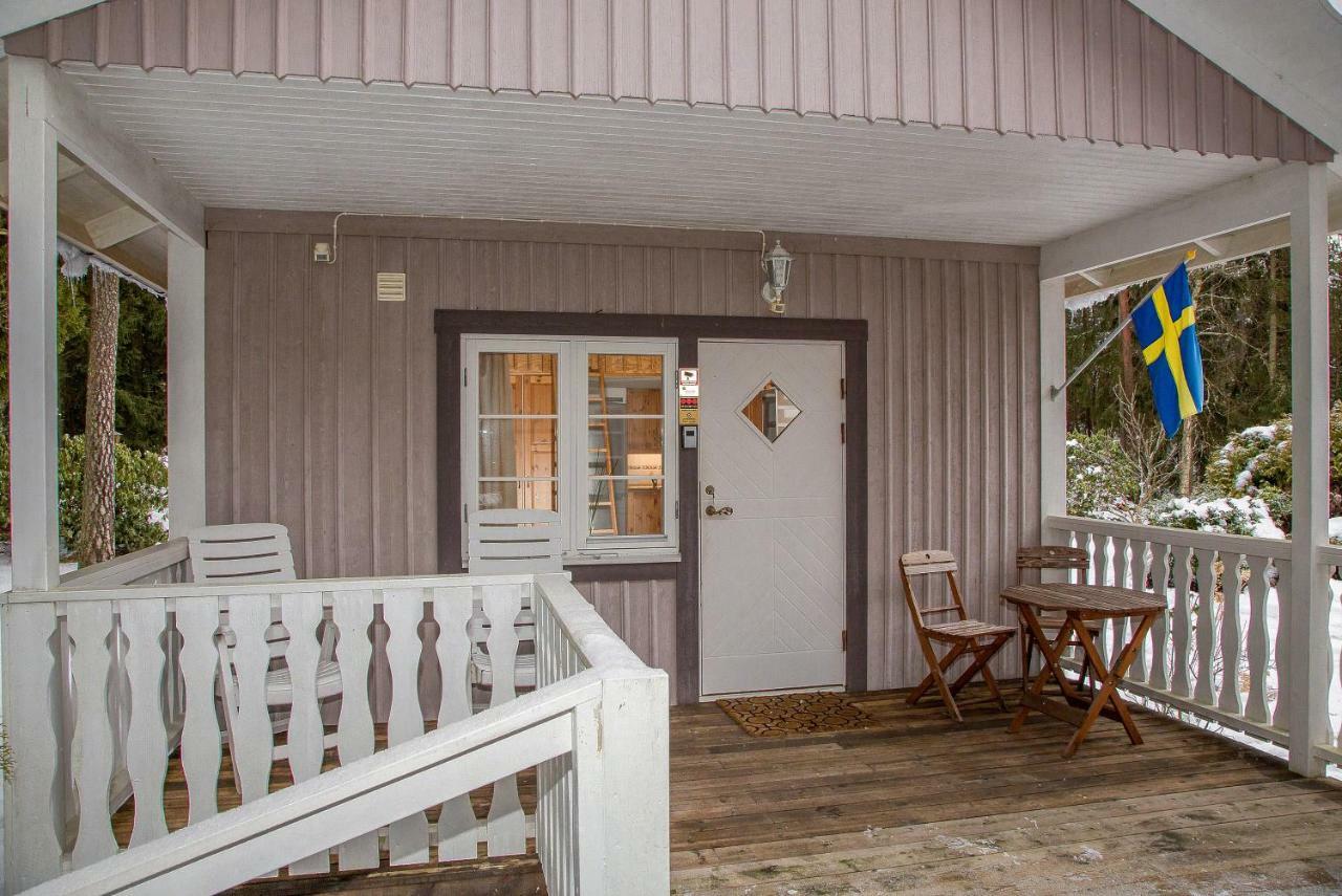 Comfortable Cottage At Scenic Lake Landvetter Buitenkant foto