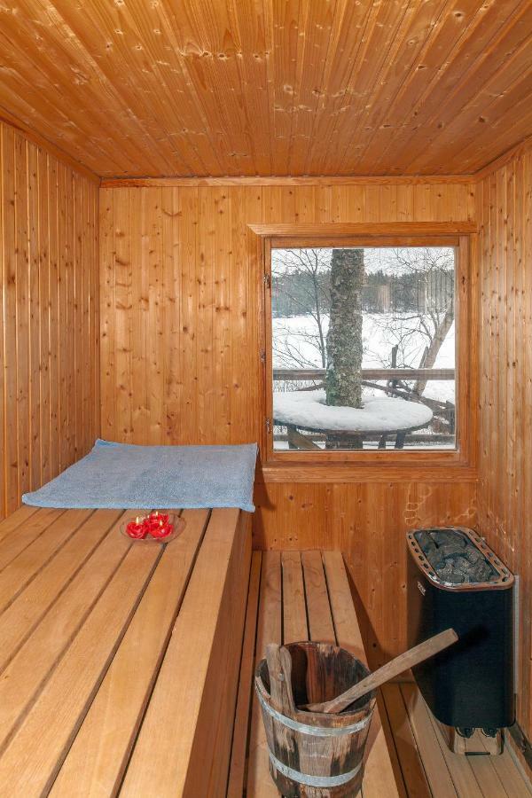 Comfortable Cottage At Scenic Lake Landvetter Buitenkant foto