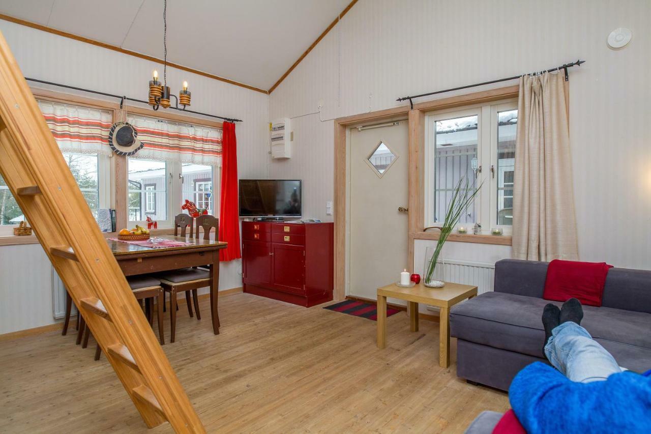 Comfortable Cottage At Scenic Lake Landvetter Buitenkant foto