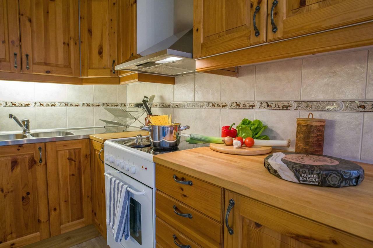 Comfortable Cottage At Scenic Lake Landvetter Buitenkant foto