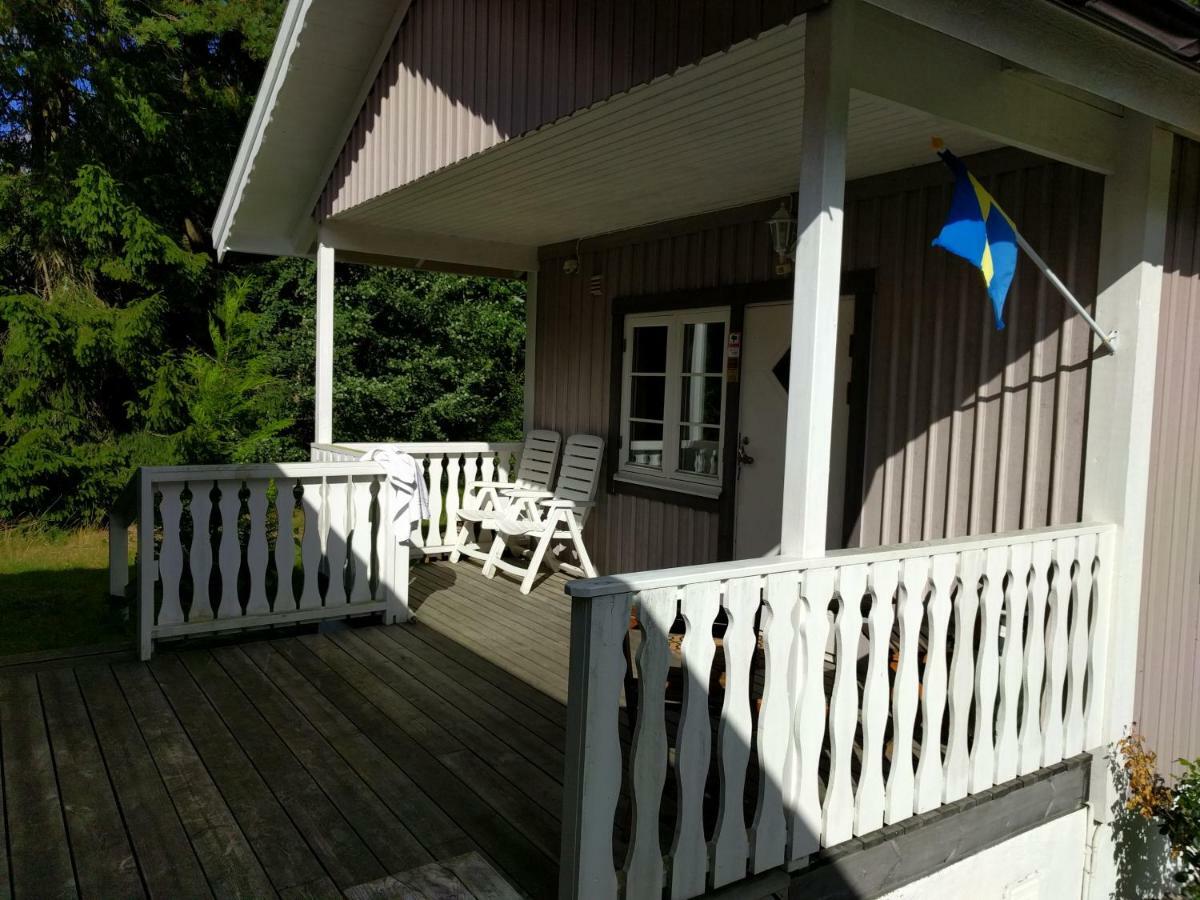 Comfortable Cottage At Scenic Lake Landvetter Buitenkant foto