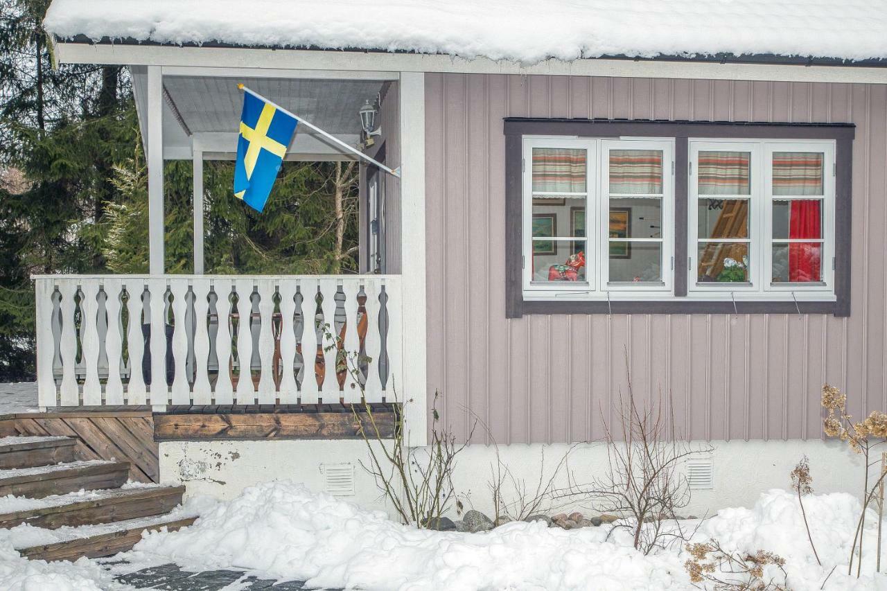 Comfortable Cottage At Scenic Lake Landvetter Buitenkant foto