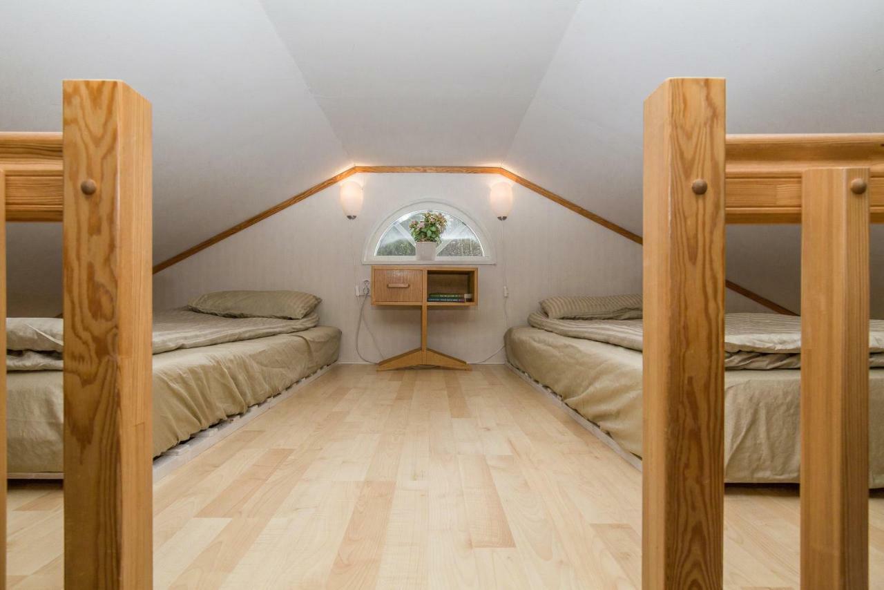 Comfortable Cottage At Scenic Lake Landvetter Buitenkant foto