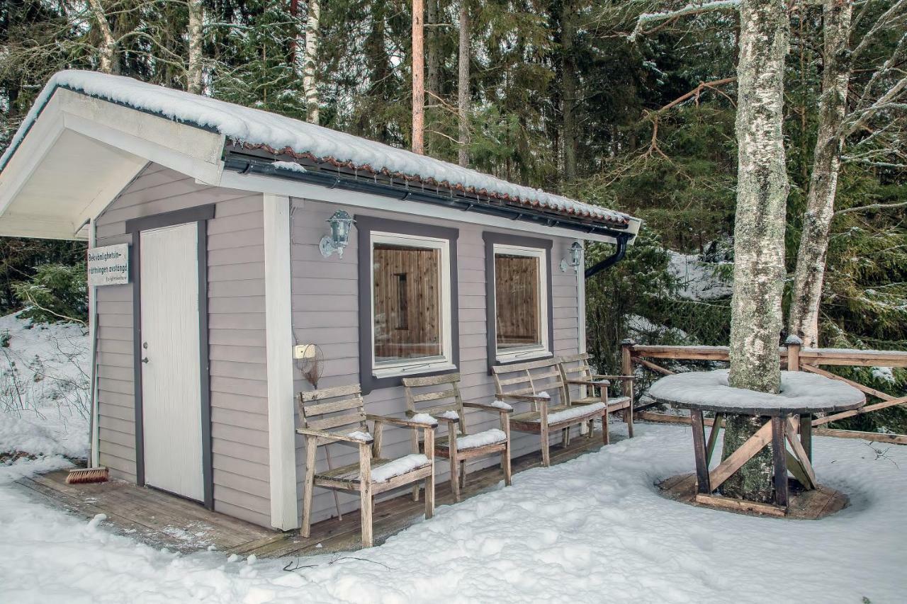 Comfortable Cottage At Scenic Lake Landvetter Buitenkant foto