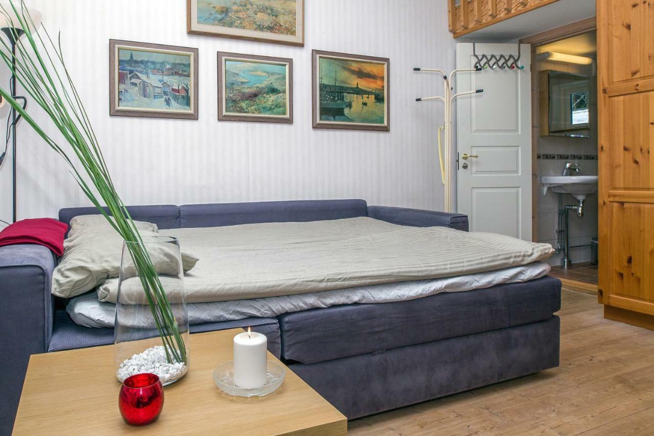 Comfortable Cottage At Scenic Lake Landvetter Buitenkant foto