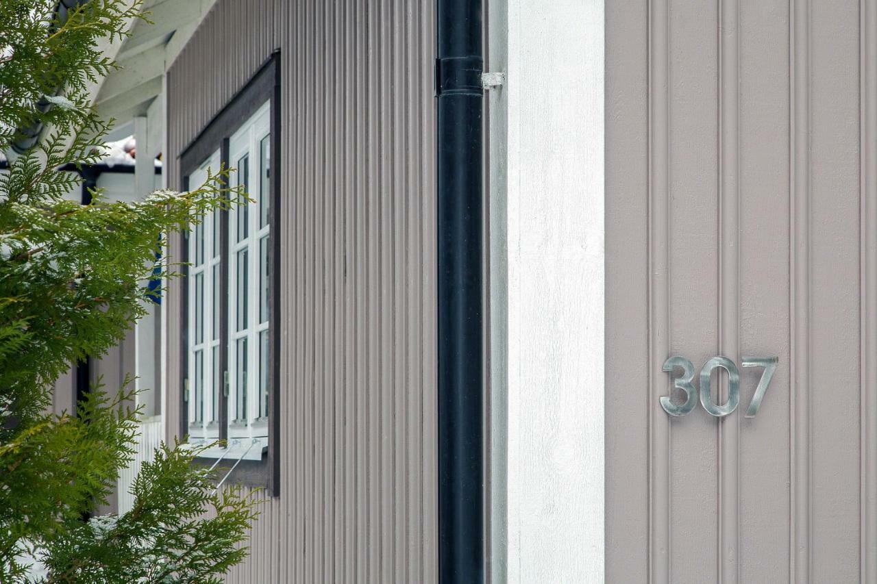 Comfortable Cottage At Scenic Lake Landvetter Buitenkant foto