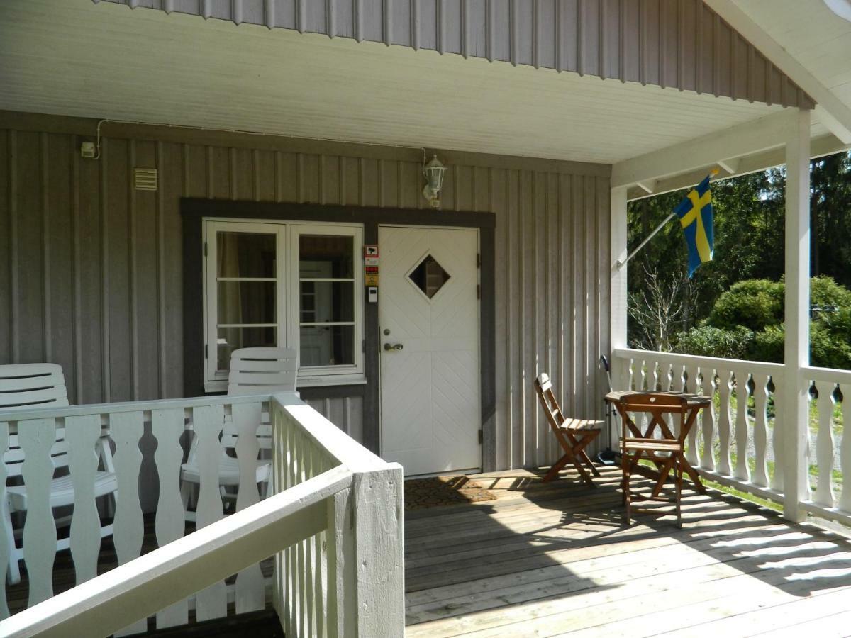 Comfortable Cottage At Scenic Lake Landvetter Buitenkant foto