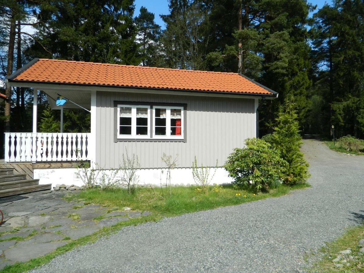 Comfortable Cottage At Scenic Lake Landvetter Buitenkant foto